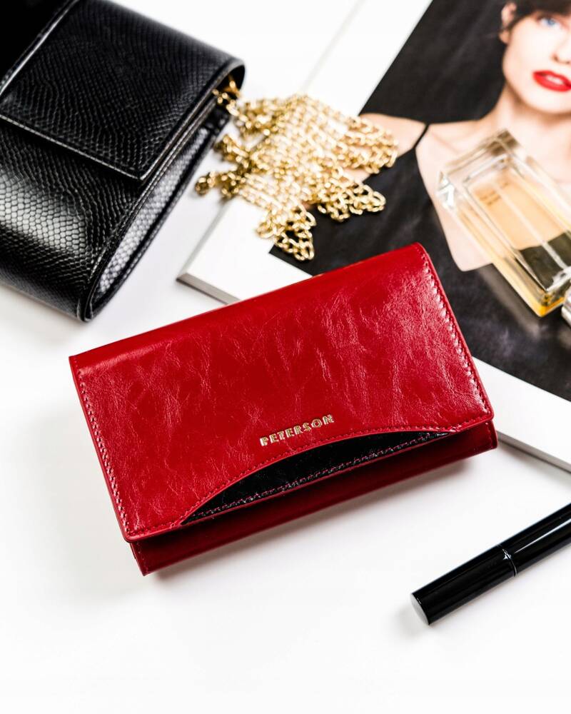 Kompaktná peňaženka vyrobená z vysoko kvalitnej prírodnej kože — Peterson