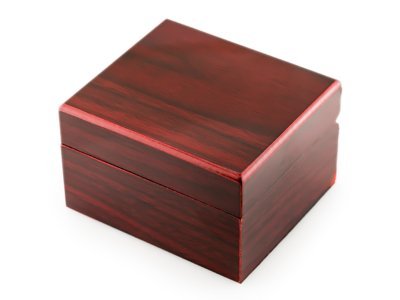 Prezentowe pudełko na zegarek - drewniane w kolorze wiśniowym