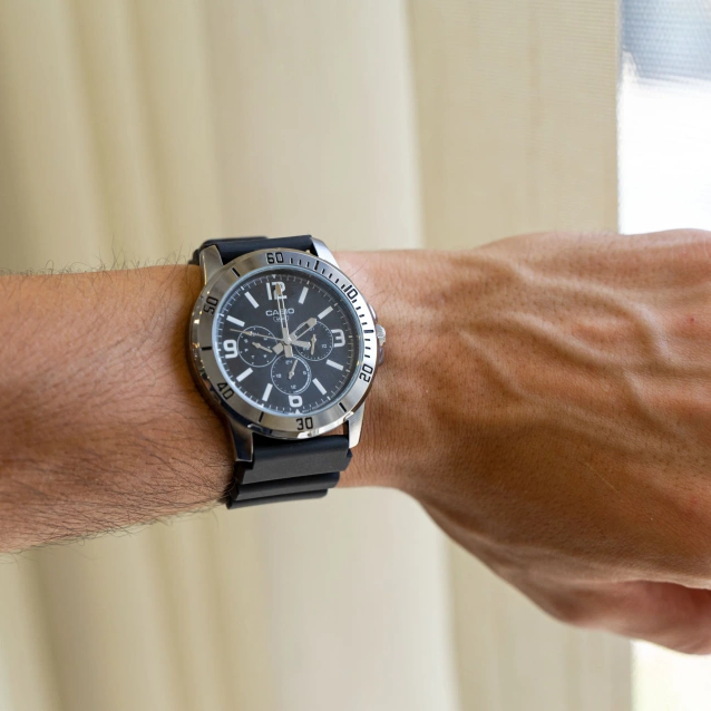 ZEGAREK MĘSKI CASIO MTP-VD300-1B + BOX