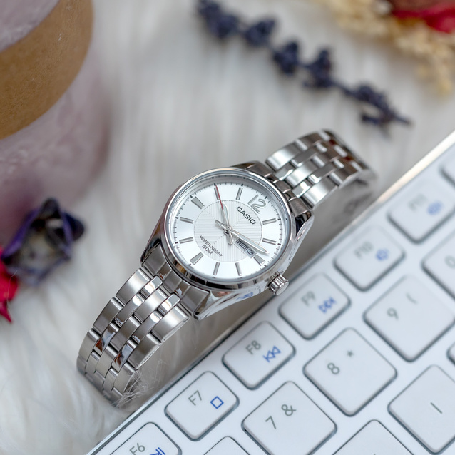 Casio LTP-1335D-7A Women's Watch (zd644e) + BOX