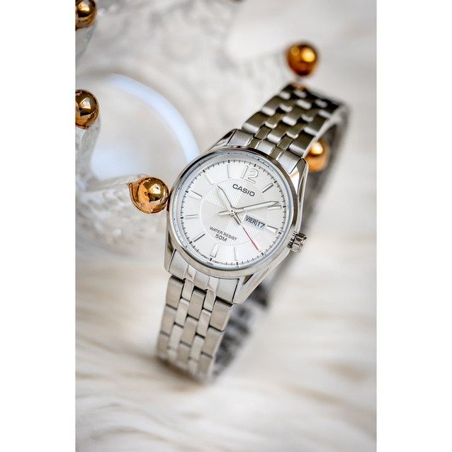 Casio LTP-1335D-7A Women's Watch (zd644e) + BOX