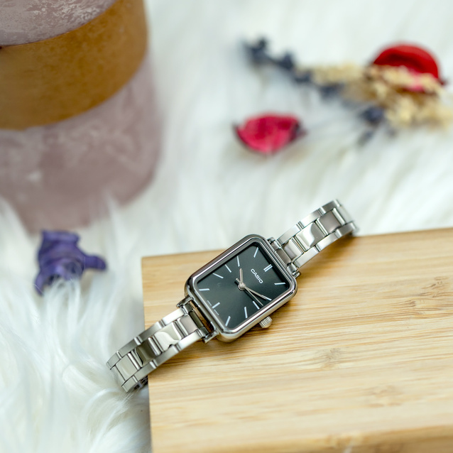CASIO WOMEN'S WATCH LTP-V009D-1E + BOX