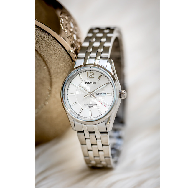 Casio LTP-1335D-7A Women's Watch (zd644e) + BOX