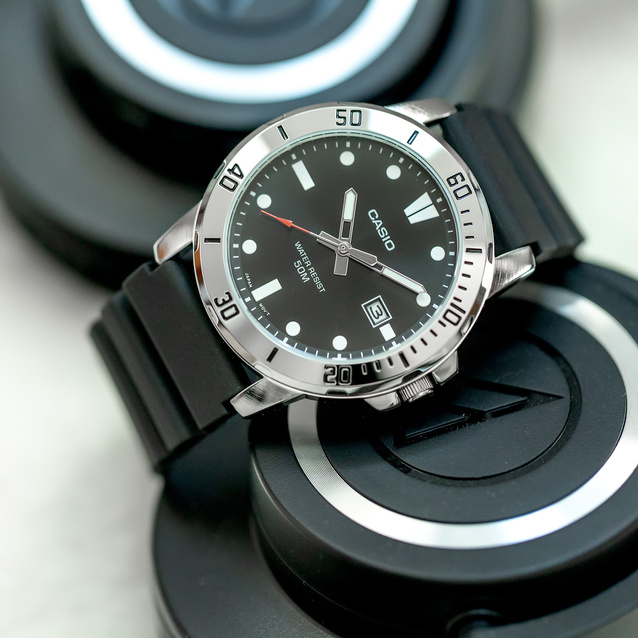 CASIO MTP-VD01-1E MEN'S WATCH (zd169g) + BOX