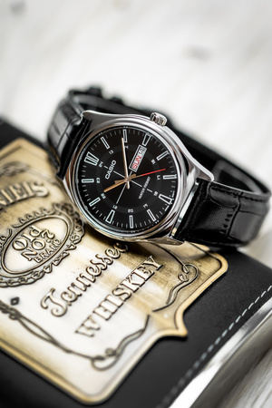 Casio Men's Watch MTP-V006L-1C + BOX