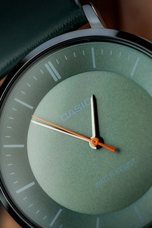 ZEGAREK MĘSKI CASIO  MTP-VT04L-8E + BOX