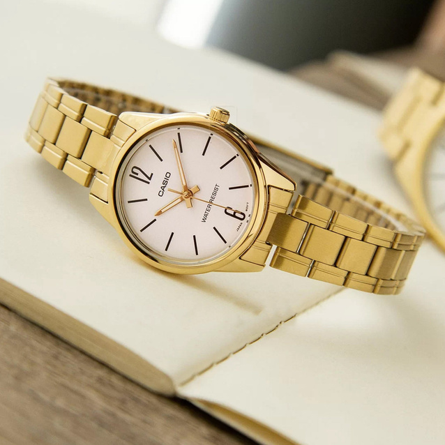 Casio Women's LTP-V005G-7B Watch + BOX