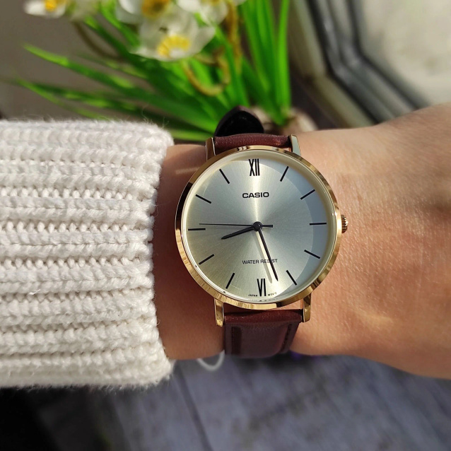 Casio LTP-VT01GL-9B Women's Watch + BOX