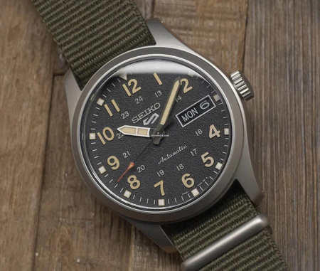 SEIKO MEN'S WATCH SRPJ85K1+ BOX