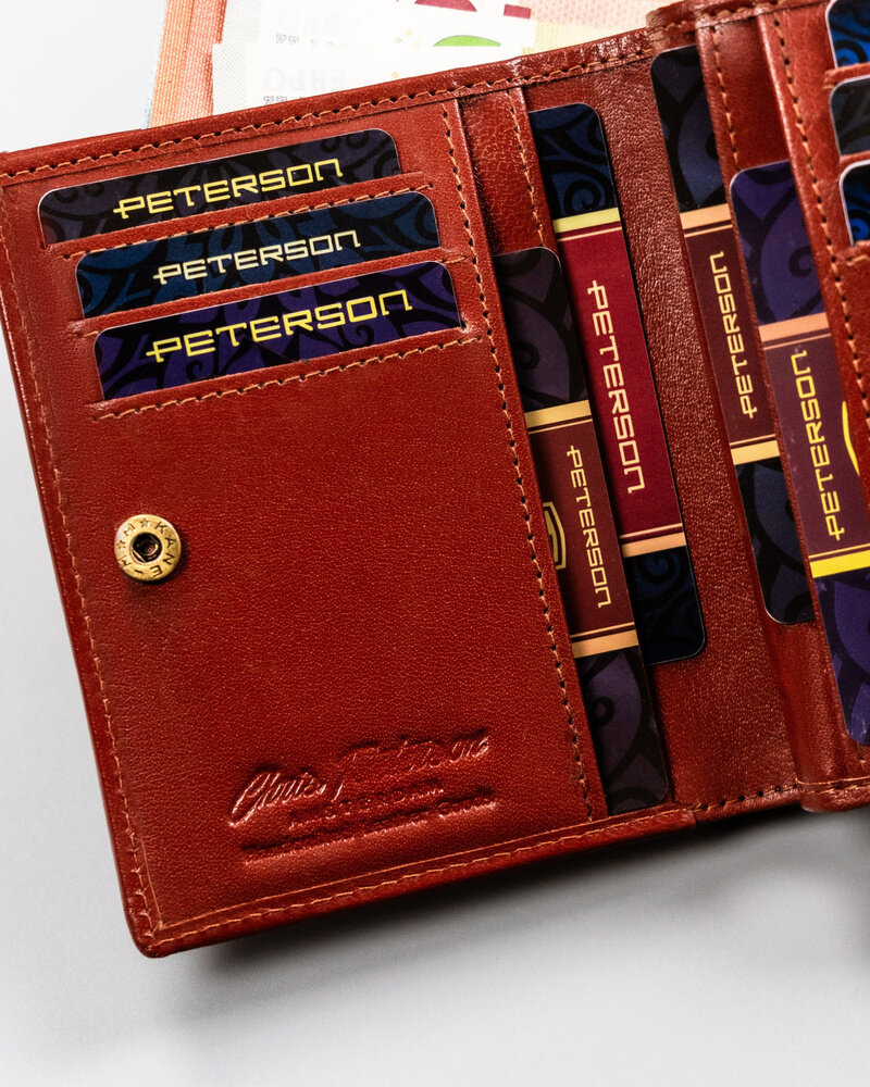 Skórzany portfel damski średnich rozmiarów - Peterson